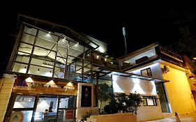 Dali Loft Travelling With Hostel